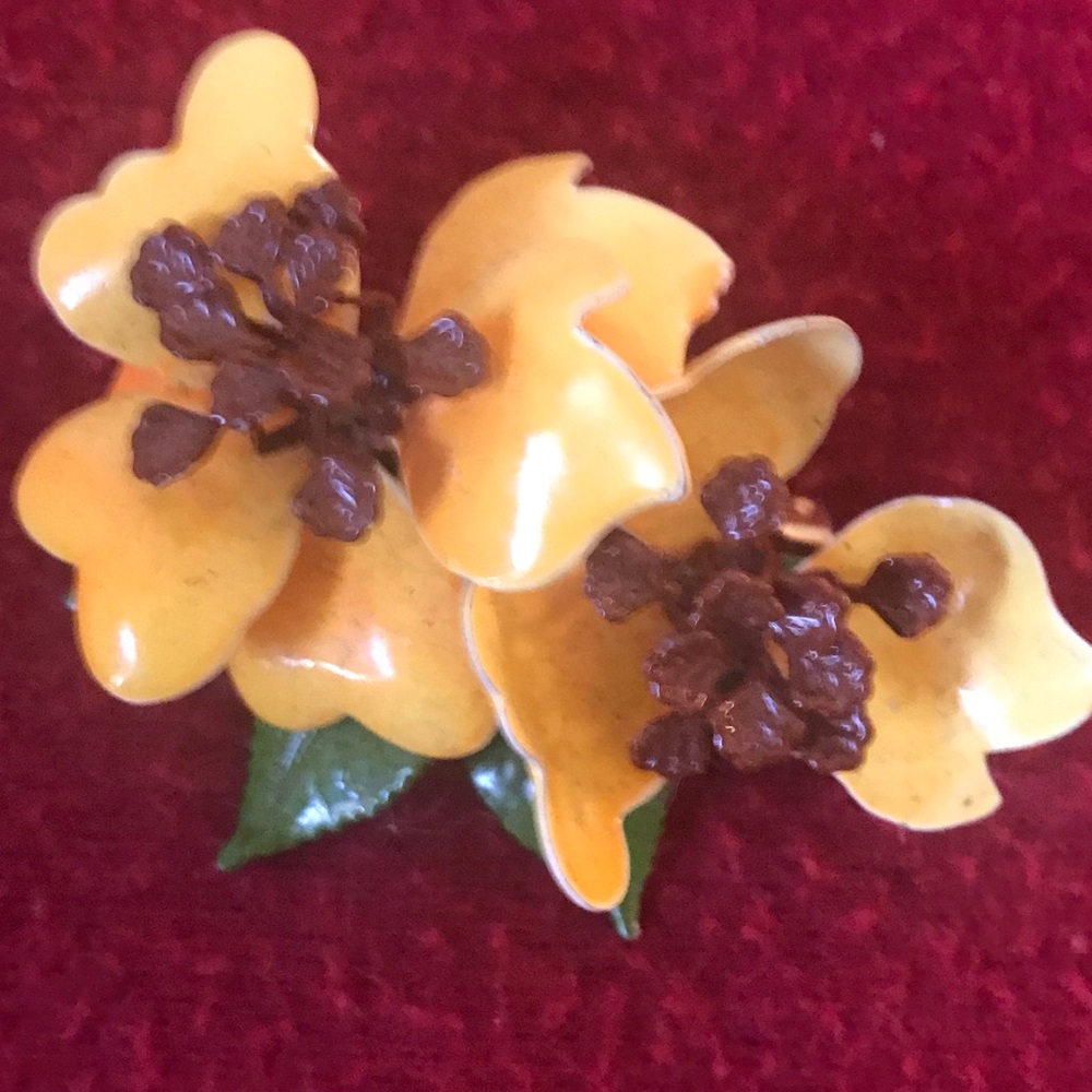 Vintage enamel flower pin
